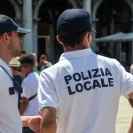 Prato, controlli straordinari della Polizia: identificate 170 persone
