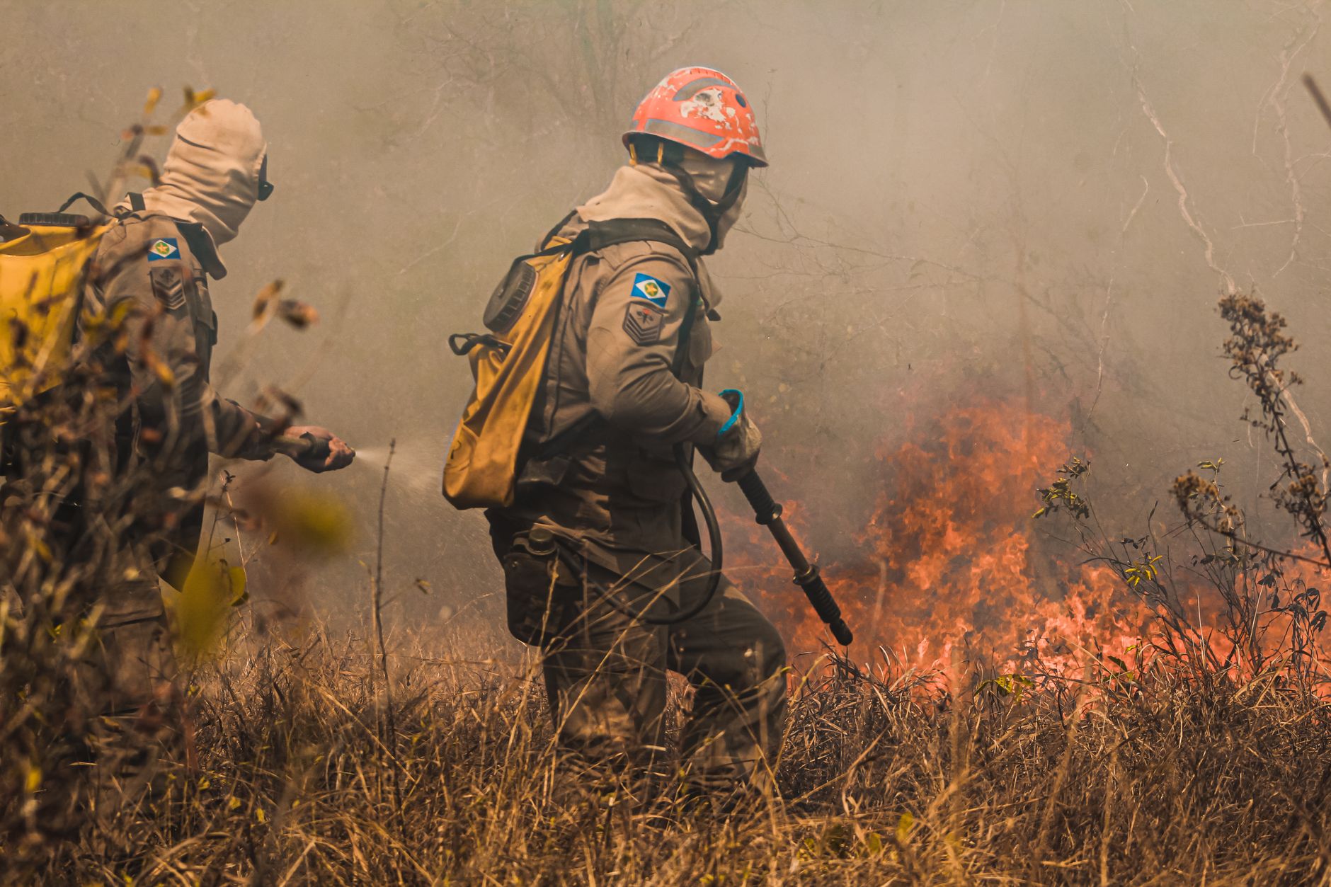 Incendio al Macrolotto 2 di Prato, ARPAT monitora il fumo