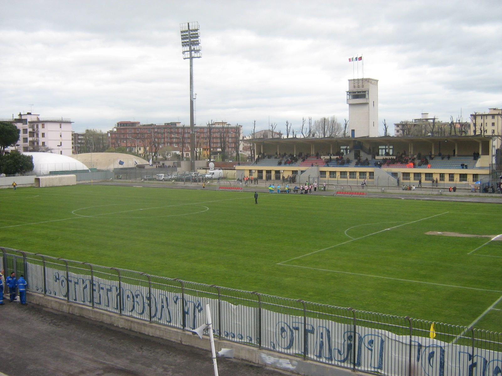 Prato, stop all’aumento di capienza del Lungobisenzio