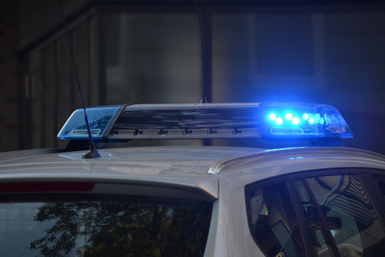 Prato, rissa nel parcheggio di via Berlinguer: cinque arresti