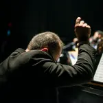 Prato, Jonathan Webb chiude la stagione con Sibelius e Finlandia